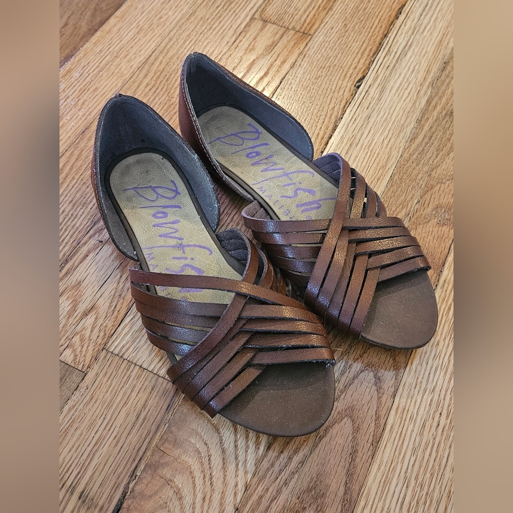 Blowfish leather strap detailing flats size 6